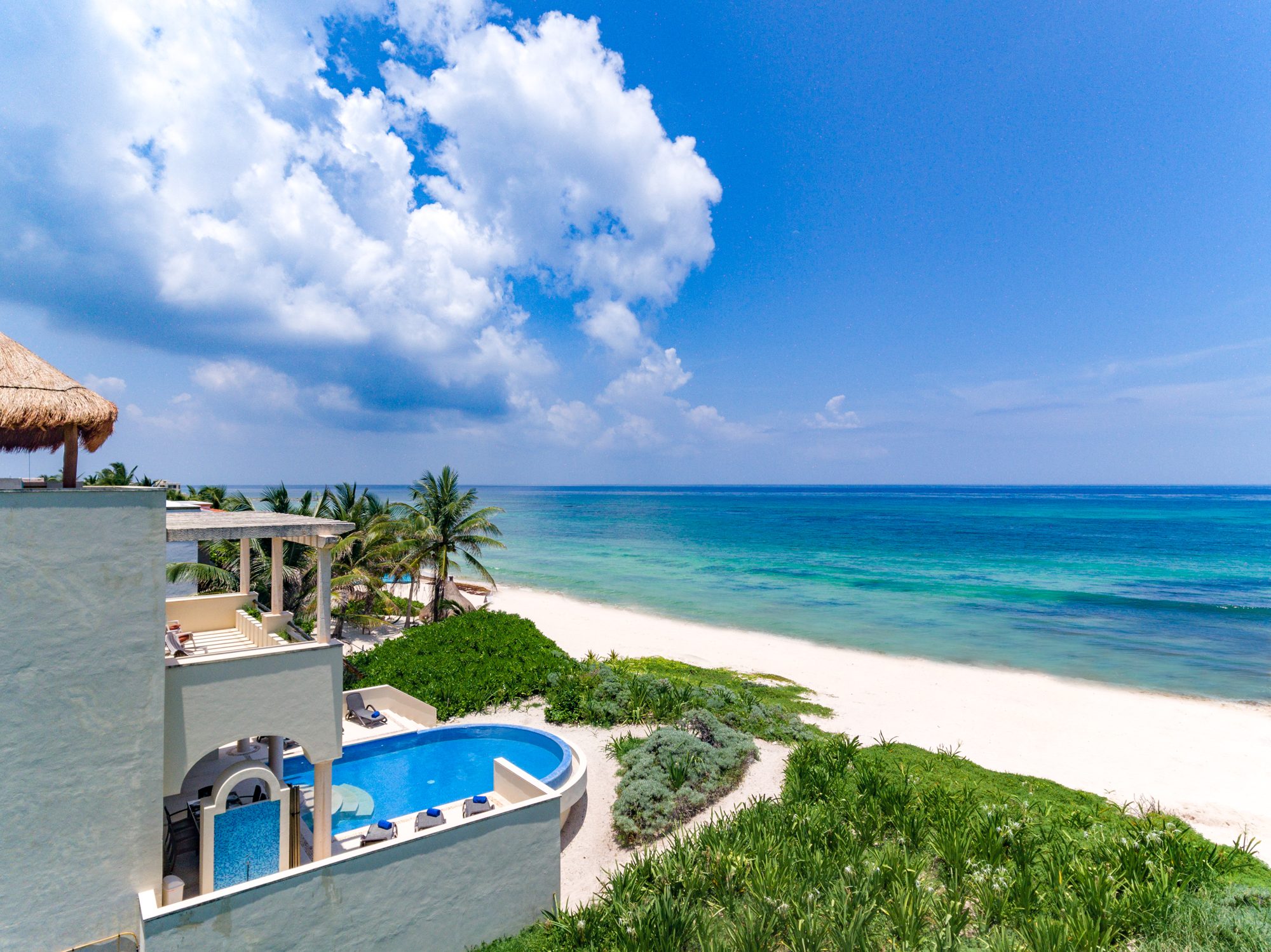 Casa Cooper – beachfront view with pool